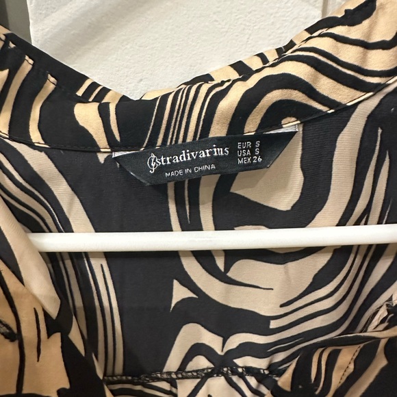 Funky pattern Stradivarius top worn once - Picture 3 of 3